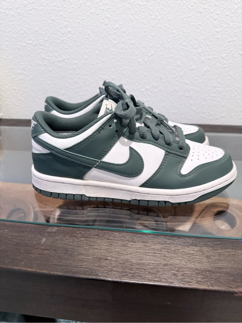Nike Kids Low-Top Sneakers in Green and White